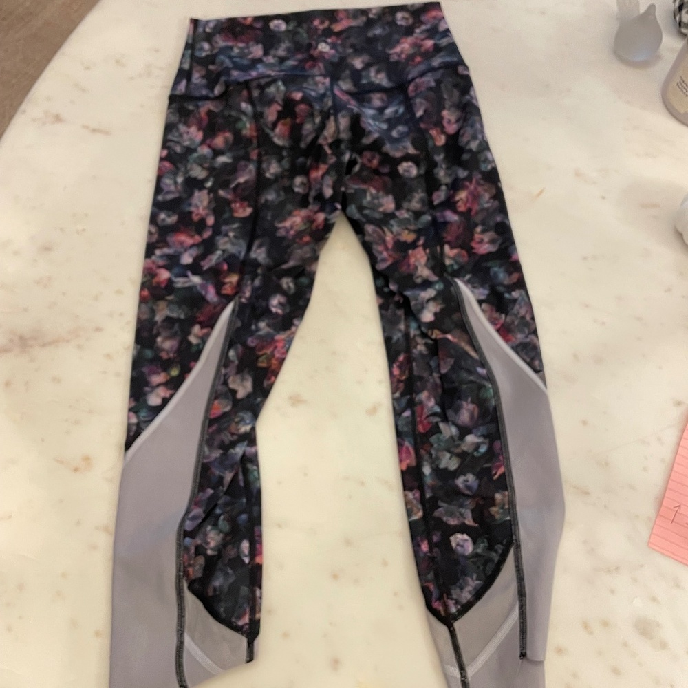 Lululemon Black Floral Ankle Leggings Size 6